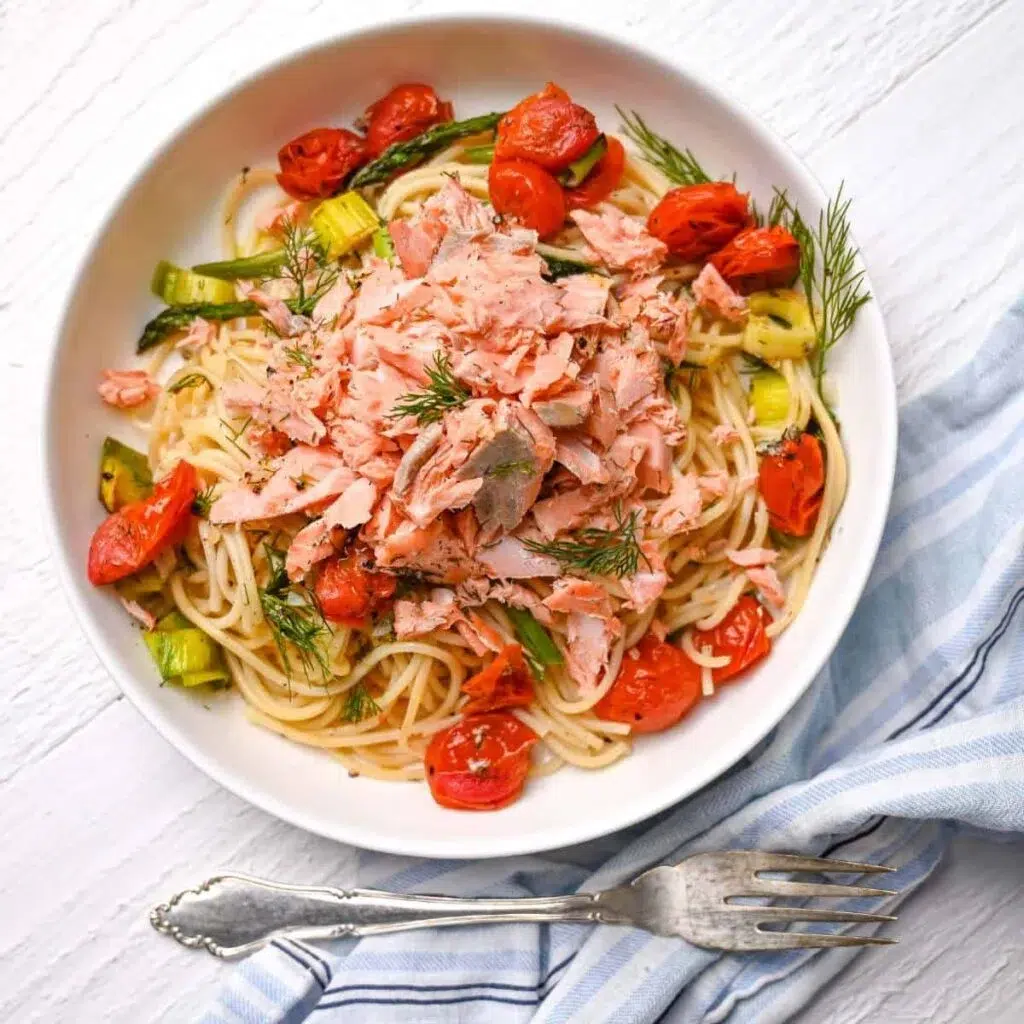 Healthy Garlic Dill Salmon Pasta Without Cream - Spaghetti recipes (Photo Credit: The Perfect Tode)