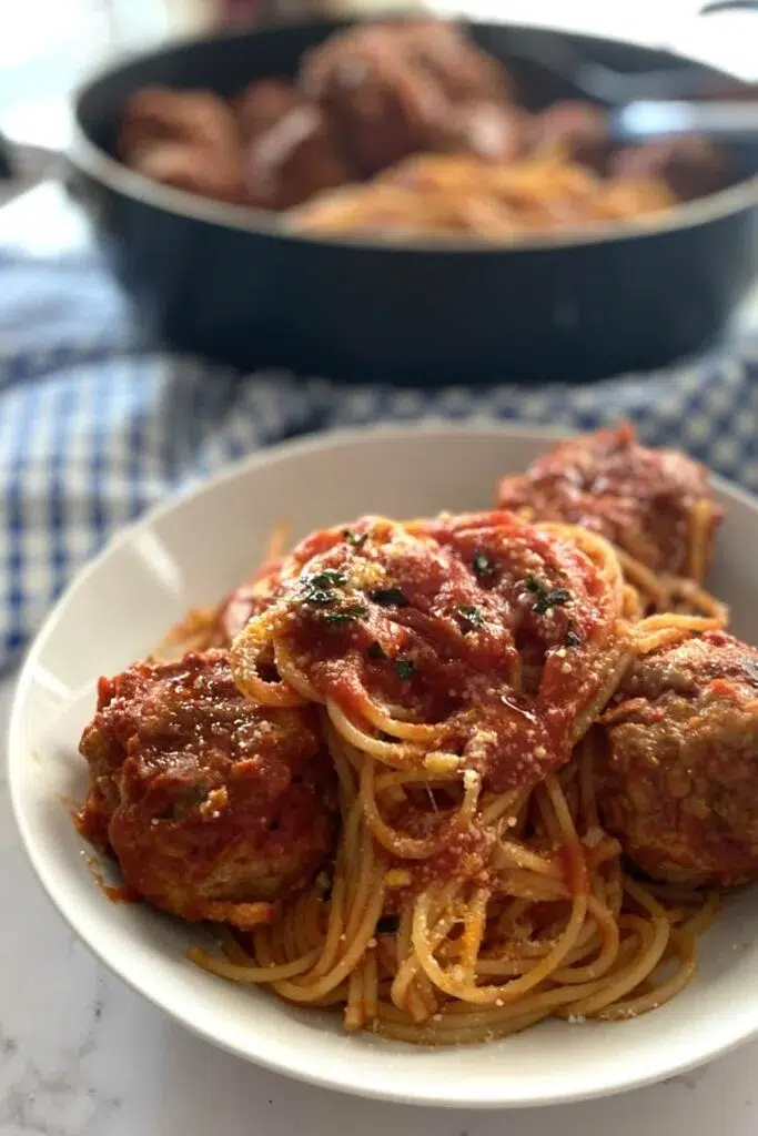 Spaghetti and Veal Meatballs (Spaghetti con Polpette di Vitello) 