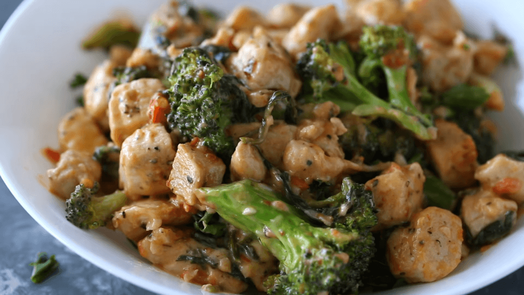 15-Minute Keto Garlic Chicken with Broccoli and Spinach recipe