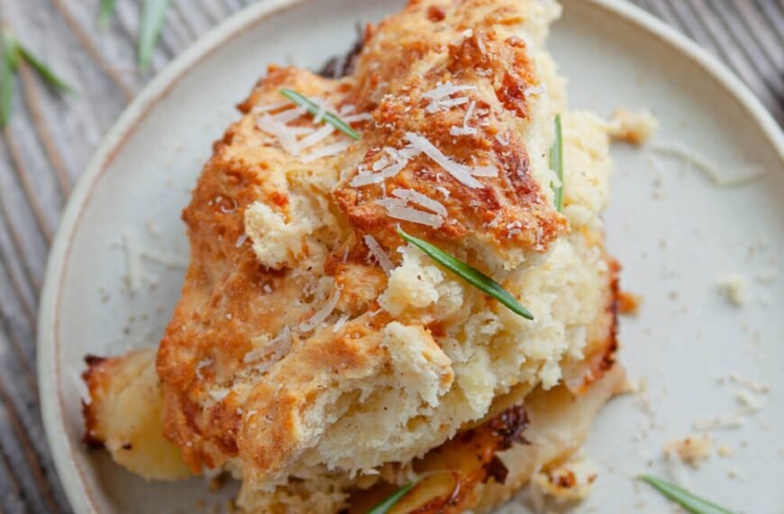 Cheesy Potato Cobbler – The Ultimate Comfort Food! -A golden-brown cheesy potato cobbler in a baking dish, with gooey melted cheese on top.