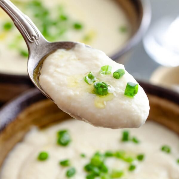 Vichyssoise – A Creamy & Refreshing Chilled Potato Leek Soup!