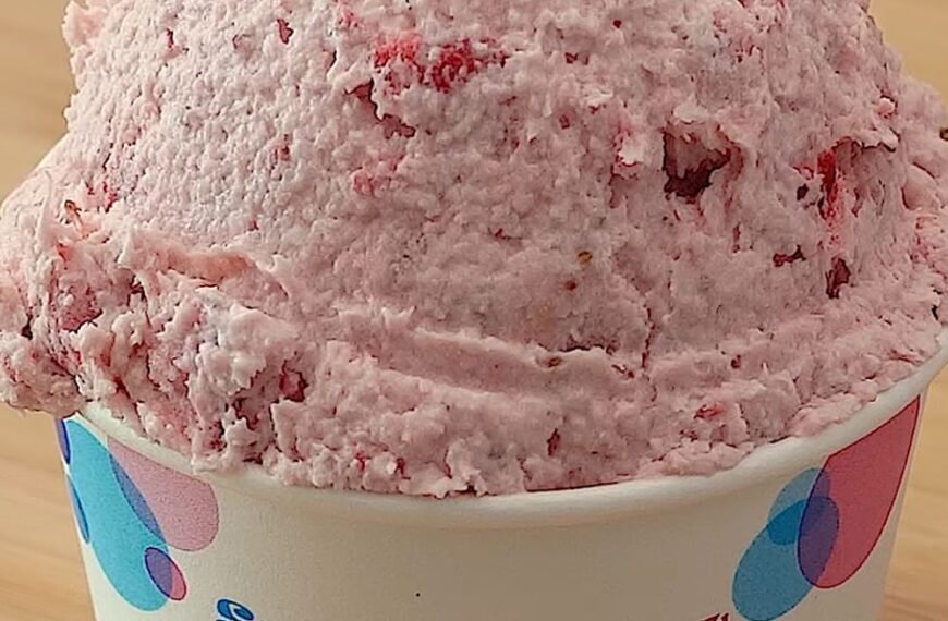 3-Ingredient Strawberry Ice Cream – Creamy, Fresh & No-Churn!