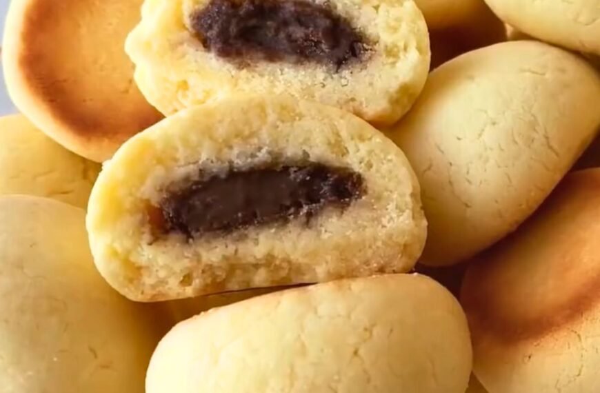 Soft Milk Chocolate-Filled Cookies – Buttery, Melty, and Pure Comfort!