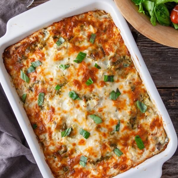 Creamy White Chicken Spinach Lasagna – A Comfort Food Classic with Pesto!