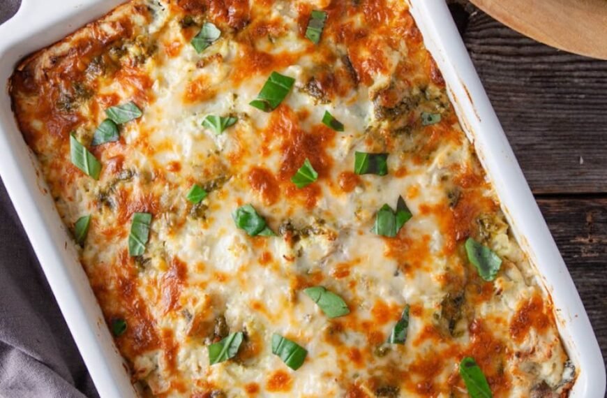 Creamy White Chicken Spinach Lasagna – A Comfort Food Classic with Pesto!