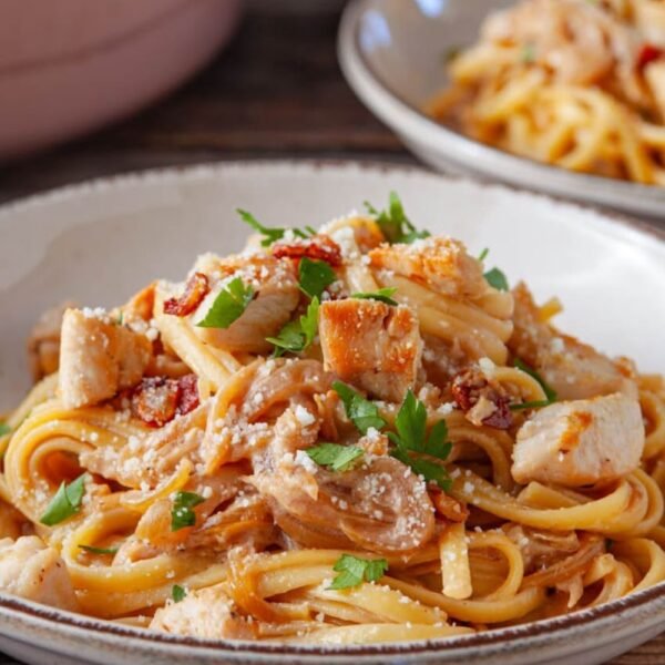 Caramelized Onion Chicken Linguine A Cozy, Flavor-Packed Pasta Night