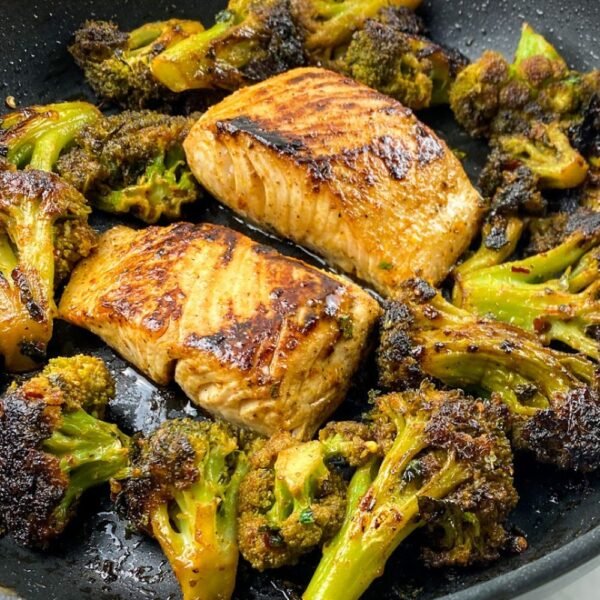 Chili Lime Mahi-Mahi with Blackened Broccoli: A Zesty, Healthy Seafood Skillet