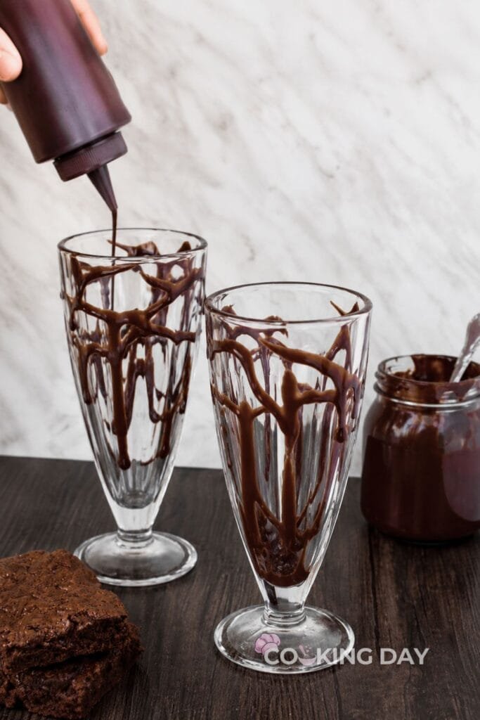 Prepare the Serving Glasses-Brownie Milkshake